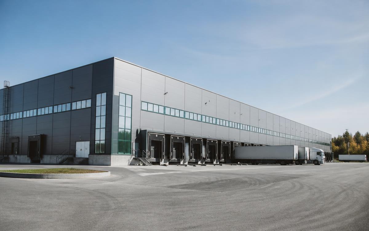 Varför logistik slår kontor 2026 — fyra siffror som avgör investerarnas val